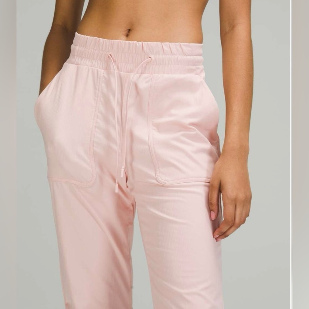2021-Lululemon Beyond the Studio Jogger
Pink Mist size 14